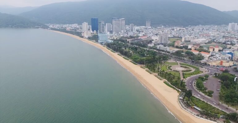 bãi biển Quy Nhơn. Ảnh: Thùy Trang